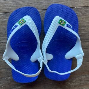 New Size 6 Baby Havaianas blue flip flops
